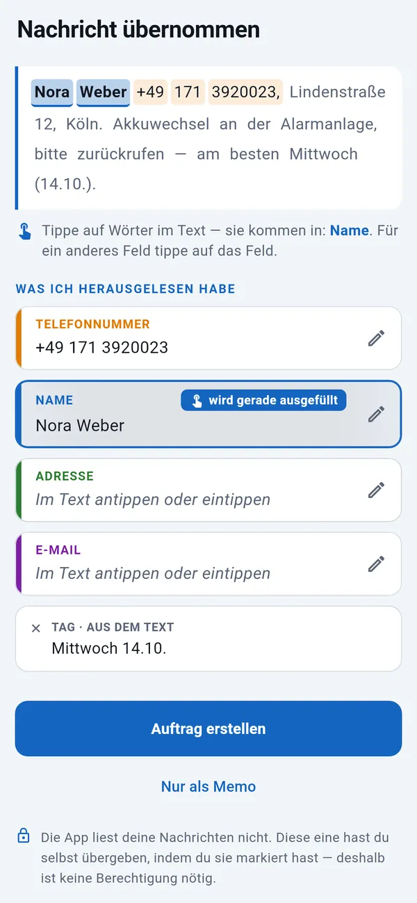 Eingefügte SMS mit erkannter Telefonnummer und erkanntem Tag, der Name wird gerade ausgefüllt; Felder für Adresse und E-Mail zum Antippen; darunter der Knopf „Auftrag daraus“.