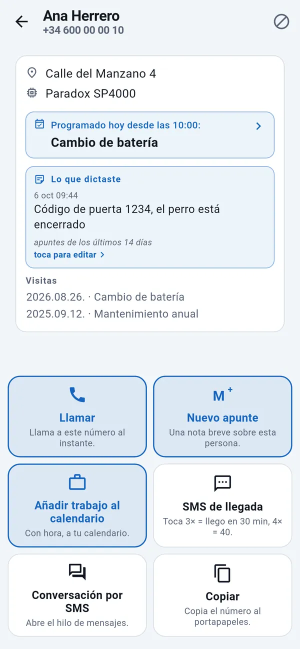Página del cliente con dirección, trabajo programado, visitas anteriores y botones rápidos: Llamar, Nuevo apunte, Añadir trabajo al calendario, SMS de llegada.