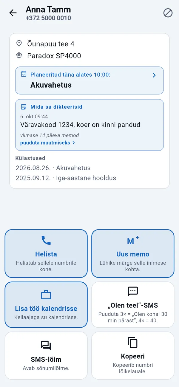 Kliendi leht aadressi, planeeritud töö, varasemate külastuste ja kiirpaanidega: Helista, Uus memo, Lisa töö kalendrisse, „Olen teel“-SMS.