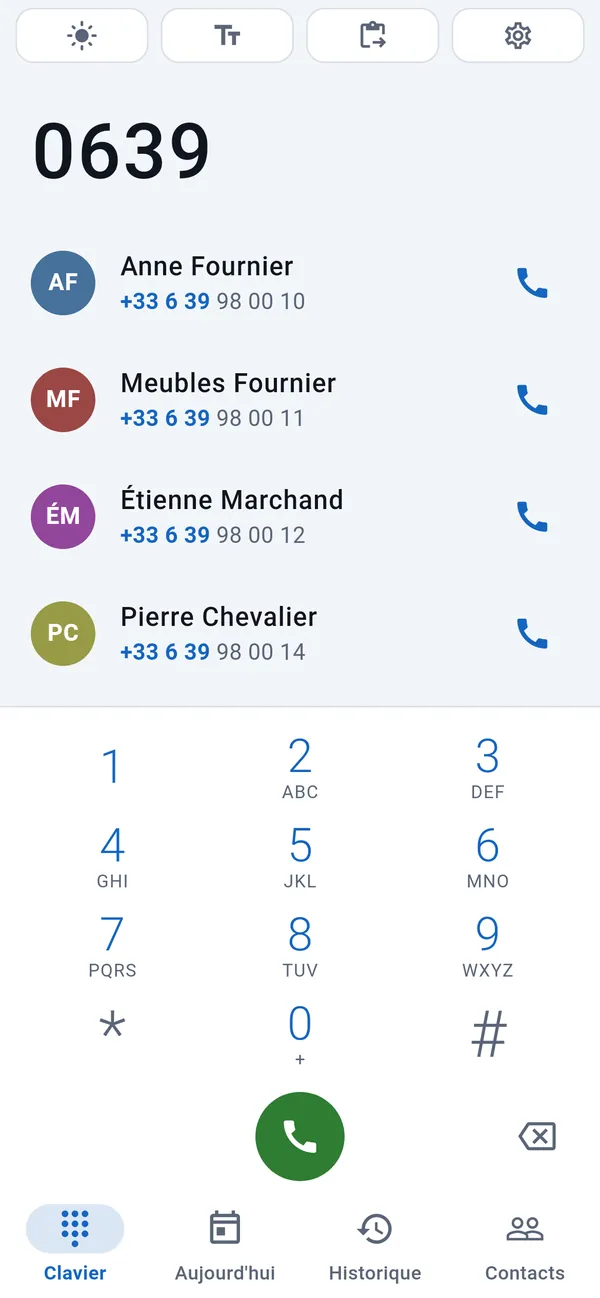 Clavier : les clients correspondants au-dessus des chiffres tapés, le pavé numérique en dessous.