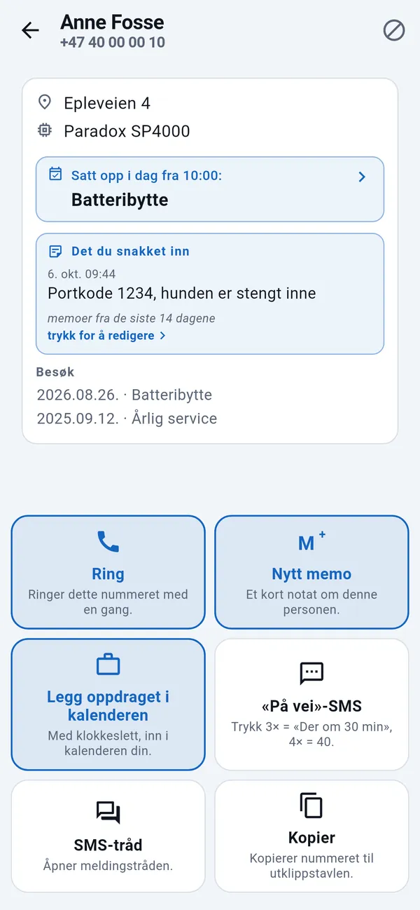 Kundeside med adresse, anlegg, planlagt oppdrag, notat, tidligere besøk og fliser: Ring, Nytt memo, Legg oppdraget i kalenderen, «På vei»-SMS, SMS-tråd og Kopier.