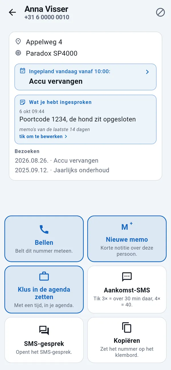 Klantpagina met adres, ingeplande klus, eerdere bezoeken en tegels: Bellen, Nieuwe memo, Klus in de agenda zetten, Aankomst-SMS.